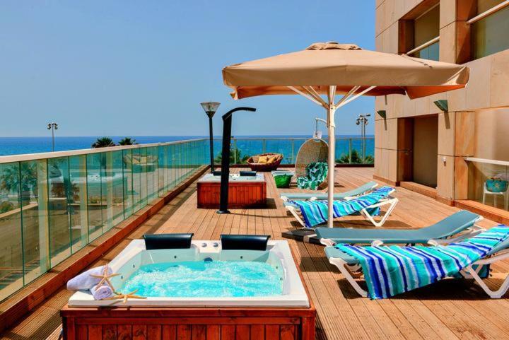 Amazing Suite On The Sea-סוויטה מדהימה על הים Bat Yam Bagian luar foto