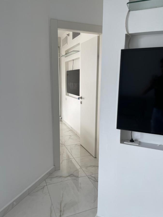 Amazing Suite On The Sea-סוויטה מדהימה על הים Bat Yam Bagian luar foto