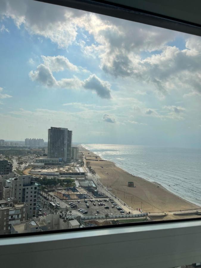 Amazing Suite On The Sea-סוויטה מדהימה על הים Bat Yam Bagian luar foto