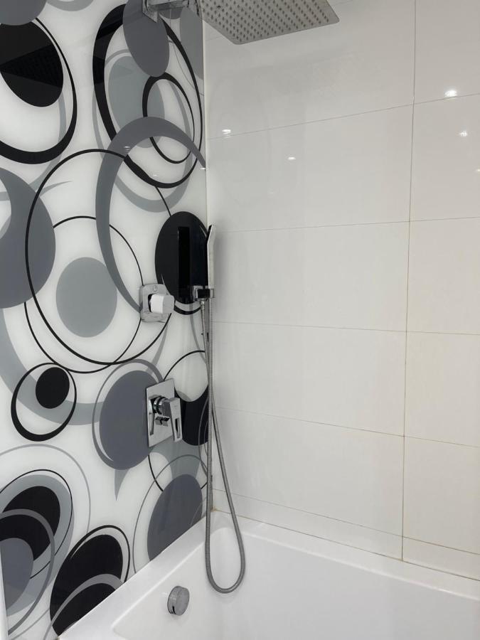 Amazing Suite On The Sea-סוויטה מדהימה על הים Bat Yam Bagian luar foto