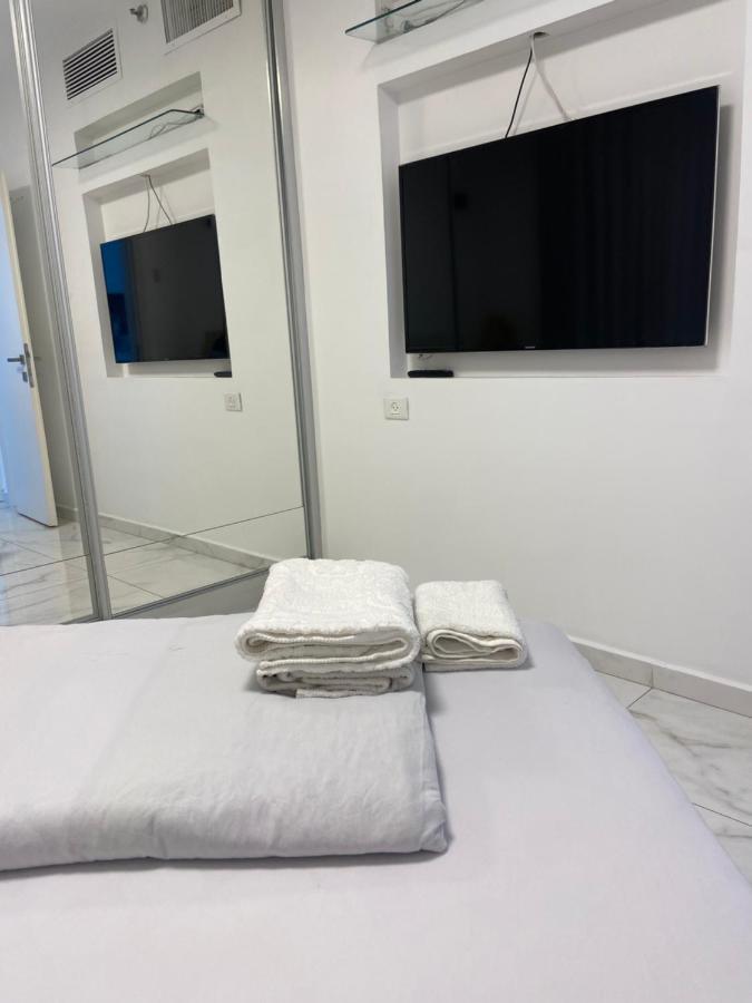 Amazing Suite On The Sea-סוויטה מדהימה על הים Bat Yam Bagian luar foto
