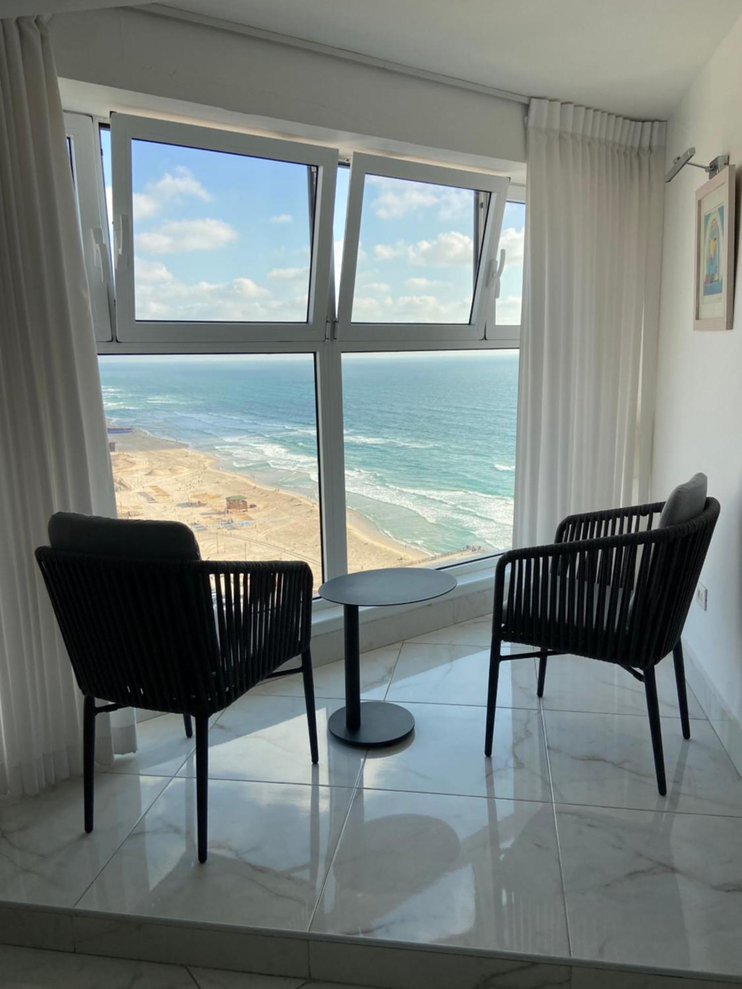 Amazing Suite On The Sea-סוויטה מדהימה על הים Bat Yam Bagian luar foto