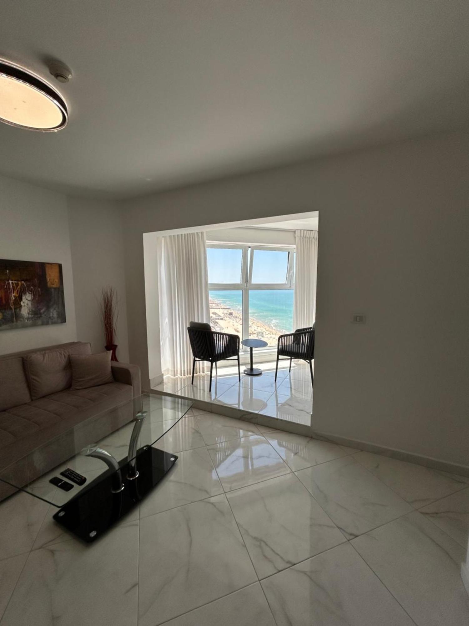Amazing Suite On The Sea-סוויטה מדהימה על הים Bat Yam Bagian luar foto